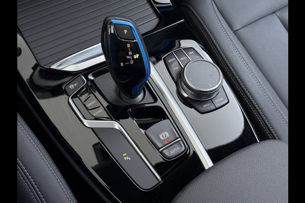 BMW iX3 Panoramadak SOH 99% Leder Adap.Cruise Camera Apple Carplay Android Auto 3-Zone Ecc Executive 80kWh Elek.Achterklep Adaptief onderstel Stoelverwarming Pdc Lmv Led Elek.Stoelen Isofix Bluetooth