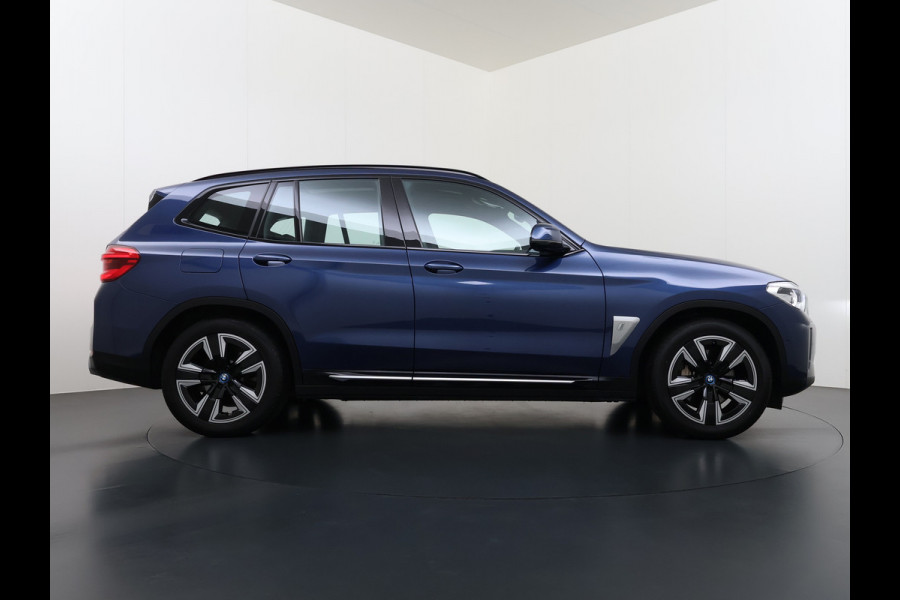 BMW iX3 Panoramadak SOH 99% Leder Adap.Cruise Camera Apple Carplay Android Auto 3-Zone Ecc Executive 80kWh Elek.Achterklep Adaptief onderstel Stoelverwarming Pdc Lmv Led Elek.Stoelen Isofix Bluetooth