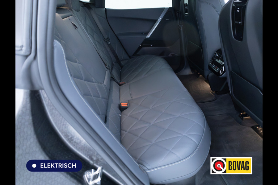 BMW iX xDrive45 101 kWh M-Sport | Pano | Elec. Trekhaak | Luchtvering | Verlichte gril | Stoelverw. en koeling, | Achterbankverw. | Softclose, Meesturende achteras, Harman Kardon, 36 maanden Fabrieksgarantie NL-Auto, Service Inclusive