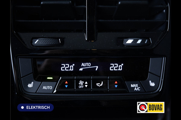 BMW iX xDrive45 101 kWh M-Sport | Pano | Elec. Trekhaak | Luchtvering | Verlichte gril | Stoelverw. en koeling, | Achterbankverw. | Softclose, Meesturende achteras, Harman Kardon, 36 maanden Fabrieksgarantie NL-Auto, Service Inclusive