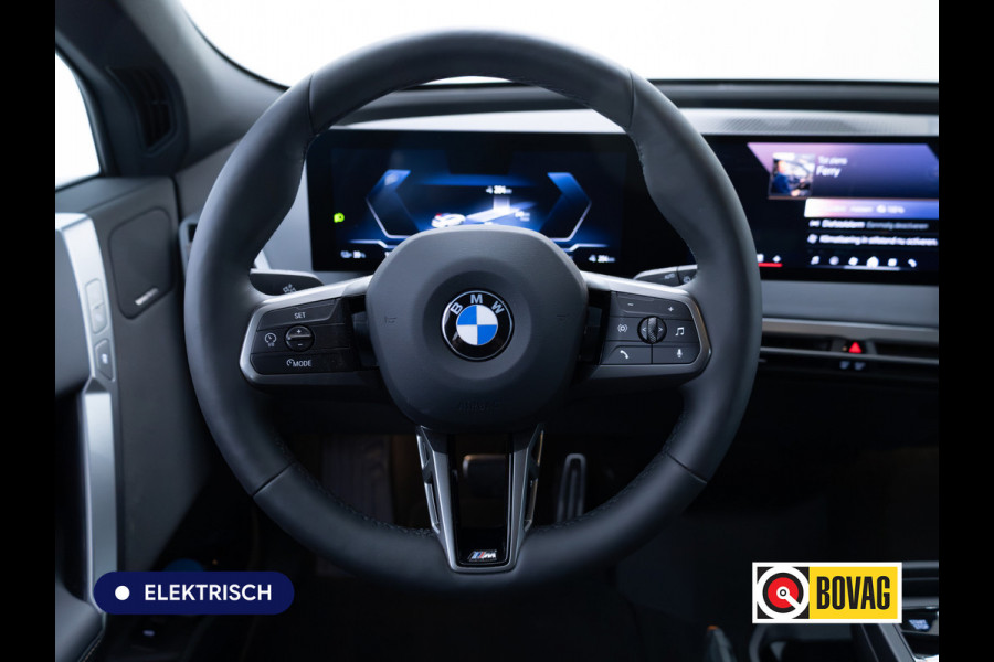 BMW iX xDrive45 101 kWh M-Sport | Pano | Elec. Trekhaak | Luchtvering | Verlichte gril | Stoelverw. en koeling, | Achterbankverw. | Softclose, Meesturende achteras, Harman Kardon, 36 maanden Fabrieksgarantie NL-Auto, Service Inclusive