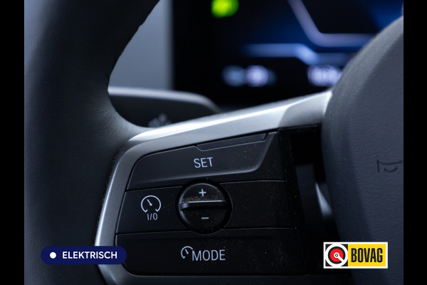 BMW iX xDrive45 101 kWh M-Sport | Pano | Elec. Trekhaak | Luchtvering | Verlichte gril | Stoelverw. en koeling, | Achterbankverw. | Softclose, Meesturende achteras, Harman Kardon, 36 maanden Fabrieksgarantie NL-Auto, Service Inclusive