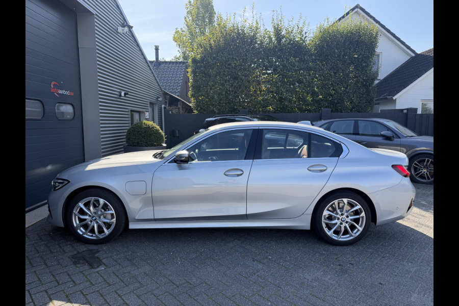 BMW 3-serie 330e High Executive | Camera | Navigatie | Memory Stoelen | Lederen Bekleding | Stoelverwarming |