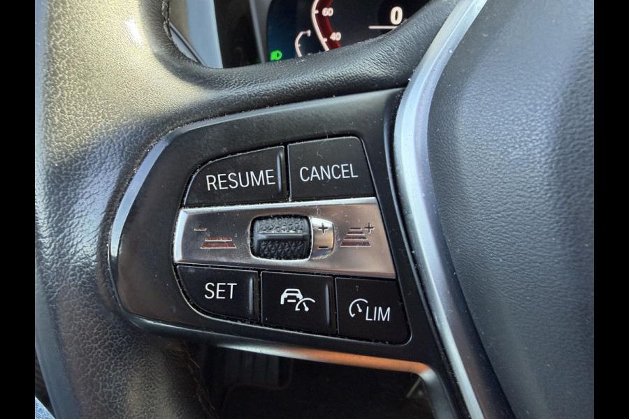 BMW 3-serie 330e High Executive | Camera | Navigatie | Memory Stoelen | Lederen Bekleding | Stoelverwarming |