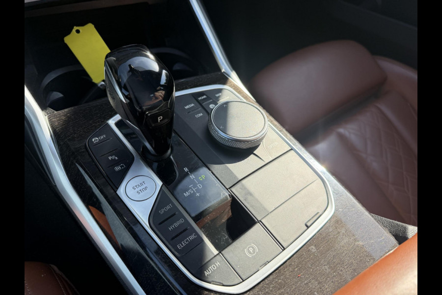 BMW 3-serie 330e High Executive | Camera | Navigatie | Memory Stoelen | Lederen Bekleding | Stoelverwarming |