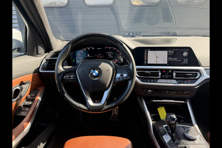 BMW 3-serie 330e High Executive | Camera | Navigatie | Memory Stoelen | Lederen Bekleding | Stoelverwarming |