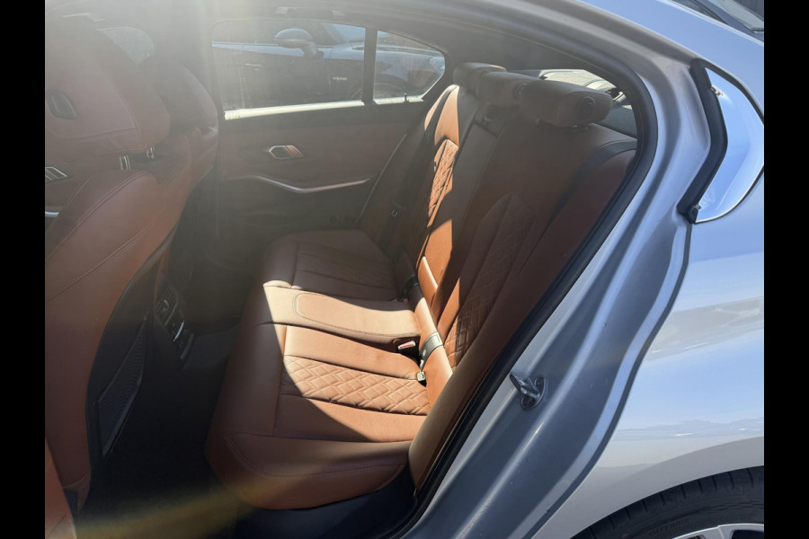 BMW 3-serie 330e High Executive | Camera | Navigatie | Memory Stoelen | Lederen Bekleding | Stoelverwarming |