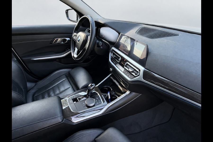 BMW 3-serie 330e Automaat High Executive, schuifdak, lederen sportinterieur, headup display, stoelverwarming