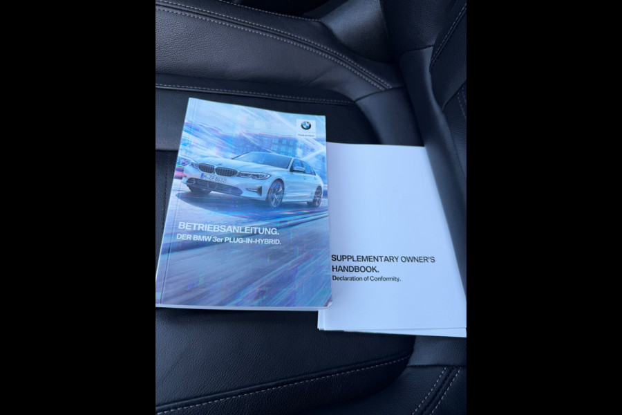 BMW 3-serie 330e Automaat High Executive, schuifdak, lederen sportinterieur, headup display, stoelverwarming