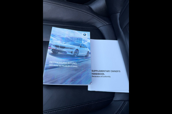 BMW 3-serie 330e Automaat High Executive, schuifdak, lederen sportinterieur, headup display, stoelverwarming