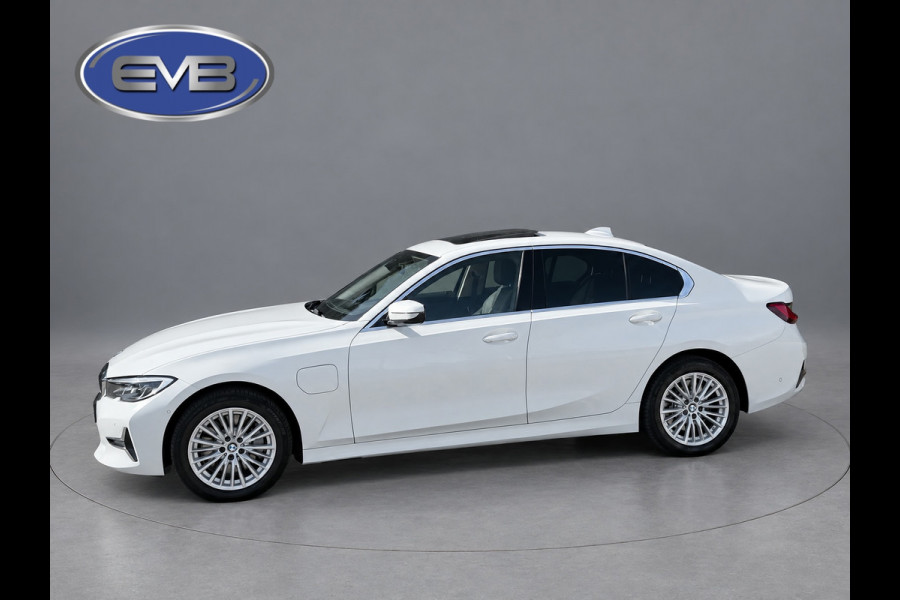 BMW 3-serie 330e Automaat High Executive, schuifdak, lederen sportinterieur, headup display, stoelverwarming