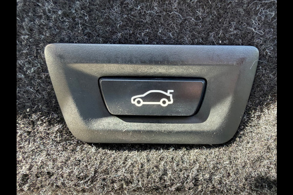 BMW 3-serie 330e Automaat High Executive, schuifdak, lederen sportinterieur, headup display, stoelverwarming