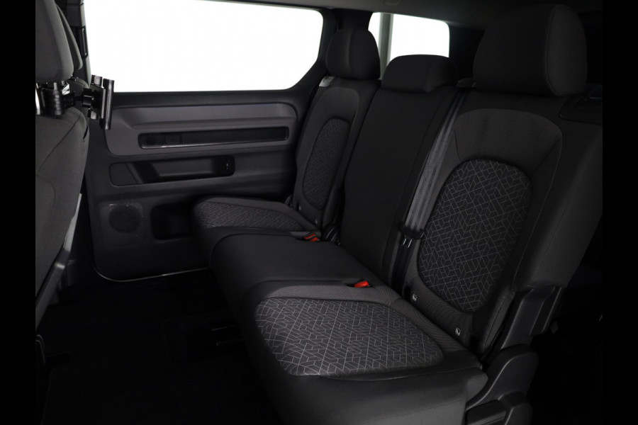 Volkswagen ID. Buzz Pro Bulli Limited Edition 86 kWh LWB 286 pk | 7-persoons | Rondomzicht camera | 21 Inch | Elektr. achterklep | Matrix LED koplampen | Parkeersensoren (Park assist)