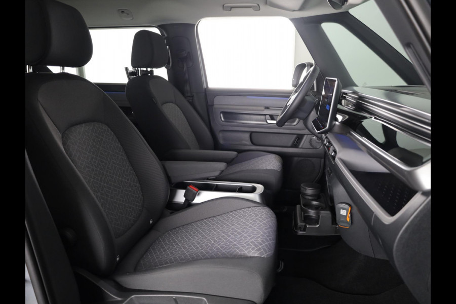 Volkswagen ID. Buzz Pro Bulli Limited Edition 86 kWh LWB 286 pk | 7-persoons | Rondomzicht camera | 21 Inch | Elektr. achterklep | Matrix LED koplampen | Parkeersensoren (Park assist)