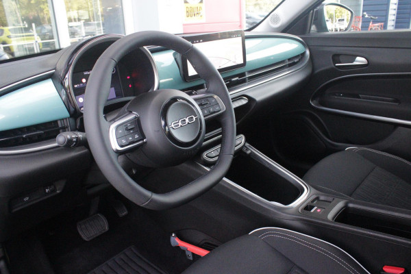 Fiat 600 1.2 110PK Hybrid AUTOMAAT POP | WINTER PACK: VERWAMBARE VOORSTOELEN/VERWARMBARE VOORRUIT | PACK COMFORT: ACHTERUITRIJCAMERA MET DYNAMISCHE HULPLIJNEN/AUDIOSYSTEEM MET 6 SPEAKERS/DRAADLOOS LADEN/KEYLESS ENTRY/NAVIGATIE/PARKEERSENSOREN VOOR EN ACHTER/VERKEERSBORDINFORMATIE | PACK STYLE: 17" LICHTMETALEN VELGEN/HOOGGLANS ZWARTE SPIEGELKAPPEN/VERCHROME OMLIJSTING/LED RICHTINGAANWIJZERS/LED MISTLAMPEN/DASHBOARD IN CARROSSERIEKLEUR | DRAADLOZE APPLE CARPLAY/ANDROID AUTO |