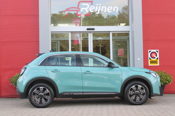 Fiat 600 1.2 110PK Hybrid AUTOMAAT POP | WINTER PACK: VERWAMBARE VOORSTOELEN/VERWARMBARE VOORRUIT | PACK COMFORT: ACHTERUITRIJCAMERA MET DYNAMISCHE HULPLIJNEN/AUDIOSYSTEEM MET 6 SPEAKERS/DRAADLOOS LADEN/KEYLESS ENTRY/NAVIGATIE/PARKEERSENSOREN VOOR EN ACHTER/VERKEERSBORDINFORMATIE | PACK STYLE: 17" LICHTMETALEN VELGEN/HOOGGLANS ZWARTE SPIEGELKAPPEN/VERCHROME OMLIJSTING/LED RICHTINGAANWIJZERS/LED MISTLAMPEN/DASHBOARD IN CARROSSERIEKLEUR | DRAADLOZE APPLE CARPLAY/ANDROID AUTO |