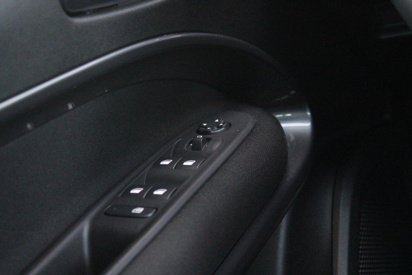 Fiat 600 1.2 110PK Hybrid AUTOMAAT POP | WINTER PACK: VERWAMBARE VOORSTOELEN/VERWARMBARE VOORRUIT | PACK COMFORT: ACHTERUITRIJCAMERA MET DYNAMISCHE HULPLIJNEN/AUDIOSYSTEEM MET 6 SPEAKERS/DRAADLOOS LADEN/KEYLESS ENTRY/NAVIGATIE/PARKEERSENSOREN VOOR EN ACHTER/VERKEERSBORDINFORMATIE | PACK STYLE: 17" LICHTMETALEN VELGEN/HOOGGLANS ZWARTE SPIEGELKAPPEN/VERCHROME OMLIJSTING/LED RICHTINGAANWIJZERS/LED MISTLAMPEN/DASHBOARD IN CARROSSERIEKLEUR | DRAADLOZE APPLE CARPLAY/ANDROID AUTO |