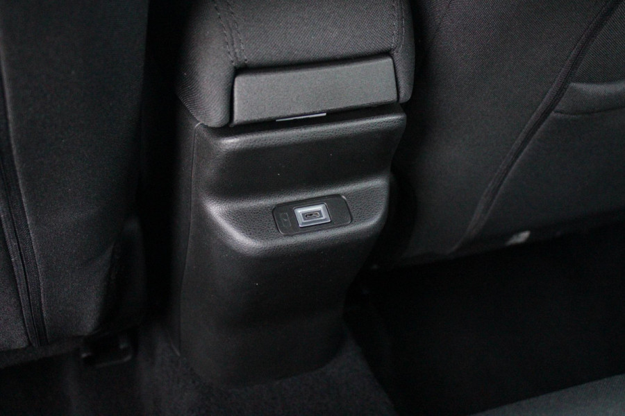 Fiat 600 1.2 110PK Hybrid AUTOMAAT POP | WINTER PACK: VERWAMBARE VOORSTOELEN/VERWARMBARE VOORRUIT | PACK COMFORT: ACHTERUITRIJCAMERA MET DYNAMISCHE HULPLIJNEN/AUDIOSYSTEEM MET 6 SPEAKERS/DRAADLOOS LADEN/KEYLESS ENTRY/NAVIGATIE/PARKEERSENSOREN VOOR EN ACHTER/VERKEERSBORDINFORMATIE | PACK STYLE: 17" LICHTMETALEN VELGEN/HOOGGLANS ZWARTE SPIEGELKAPPEN/VERCHROME OMLIJSTING/LED RICHTINGAANWIJZERS/LED MISTLAMPEN/DASHBOARD IN CARROSSERIEKLEUR | DRAADLOZE APPLE CARPLAY/ANDROID AUTO |