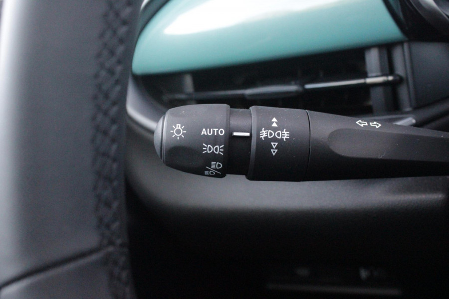 Fiat 600 1.2 110PK Hybrid AUTOMAAT POP | WINTER PACK: VERWAMBARE VOORSTOELEN/VERWARMBARE VOORRUIT | PACK COMFORT: ACHTERUITRIJCAMERA MET DYNAMISCHE HULPLIJNEN/AUDIOSYSTEEM MET 6 SPEAKERS/DRAADLOOS LADEN/KEYLESS ENTRY/NAVIGATIE/PARKEERSENSOREN VOOR EN ACHTER/VERKEERSBORDINFORMATIE | PACK STYLE: 17" LICHTMETALEN VELGEN/HOOGGLANS ZWARTE SPIEGELKAPPEN/VERCHROME OMLIJSTING/LED RICHTINGAANWIJZERS/LED MISTLAMPEN/DASHBOARD IN CARROSSERIEKLEUR | DRAADLOZE APPLE CARPLAY/ANDROID AUTO |
