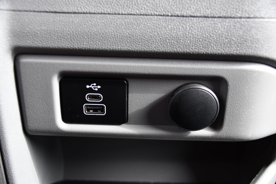 Ford Transit Custom 320 2.0 TDCI L2H1 PB Edition Limited Adaptieve Cruise, Camera, Carplay, LED, 170pk, Automaat, Stoelverwarming, Trekhaak, Virtual, Multimedia, Uniek!