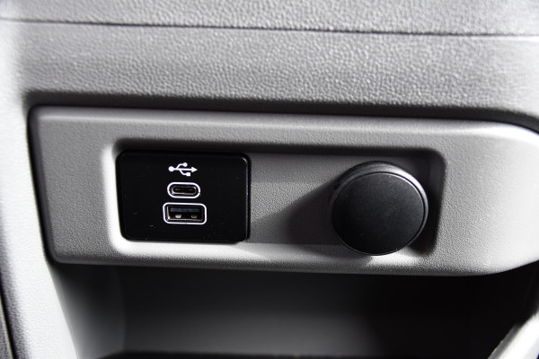 Ford Transit Custom 320 2.0 TDCI L2H1 PB Edition Limited Adaptieve Cruise, Camera, Carplay, LED, 170pk, Automaat, Stoelverwarming, Trekhaak, Virtual, Multimedia, Uniek!