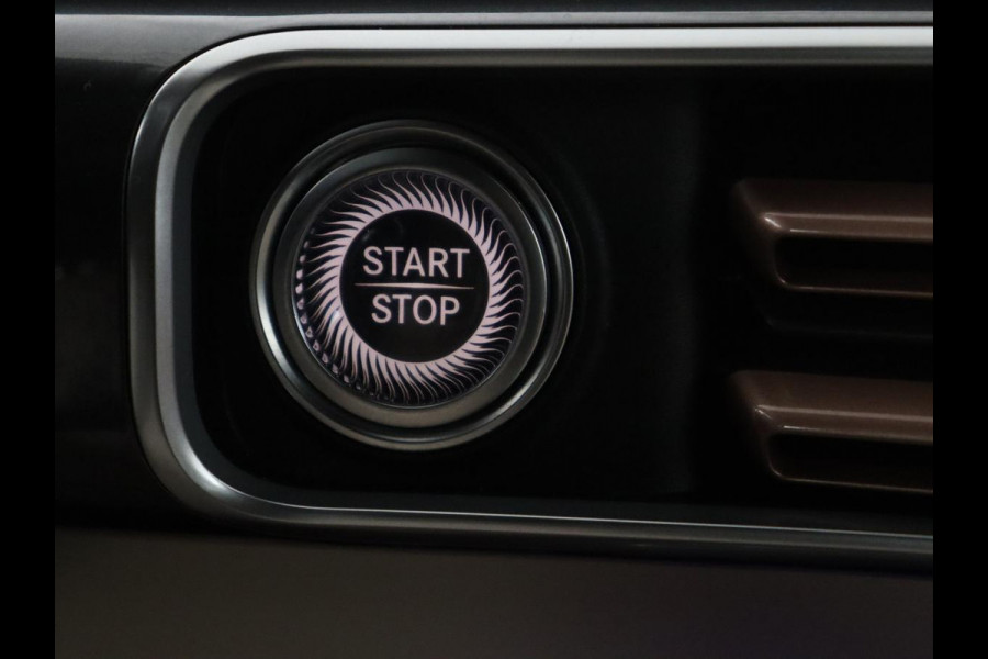 Mercedes-Benz EQC 400 4MATIC Business Solution Luxury 80 kWh | SOH 96.9% | Panoramdak | Leder | Adaptive cruise | Carplay | Sfeerverlichting | Burnmester Surround | Full LED | Stoelverwarming | Camera | Park assist |