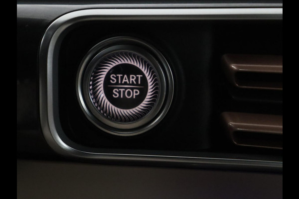 Mercedes-Benz EQC 400 4MATIC Business Solution Luxury 80 kWh | SOH 96.9% | Panoramdak | Leder | Adaptive cruise | Carplay | Sfeerverlichting | Burnmester Surround | Full LED | Stoelverwarming | Camera | Park assist |