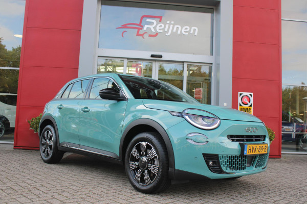 Fiat 600 1.2 110PK Hybrid AUTOMAAT POP | WINTER PACK: VERWAMBARE VOORSTOELEN/VERWARMBARE VOORRUIT | PACK COMFORT: ACHTERUITRIJCAMERA MET DYNAMISCHE HULPLIJNEN/AUDIOSYSTEEM MET 6 SPEAKERS/DRAADLOOS LADEN/KEYLESS ENTRY/NAVIGATIE/PARKEERSENSOREN VOOR EN ACHTER/VERKEERSBORDINFORMATIE | PACK STYLE: 17" LICHTMETALEN VELGEN/HOOGGLANS ZWARTE SPIEGELKAPPEN/VERCHROME OMLIJSTING/LED RICHTINGAANWIJZERS/LED MISTLAMPEN/DASHBOARD IN CARROSSERIEKLEUR | DRAADLOZE APPLE CARPLAY/ANDROID AUTO |