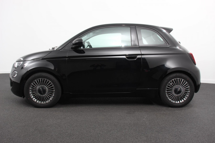 Fiat 500E 42 kWh 118pk Icon Actieradius WLTP 329km Navigatie Apple Carplay/Android Auto Cruise Control Comfort-pakket Climate Control