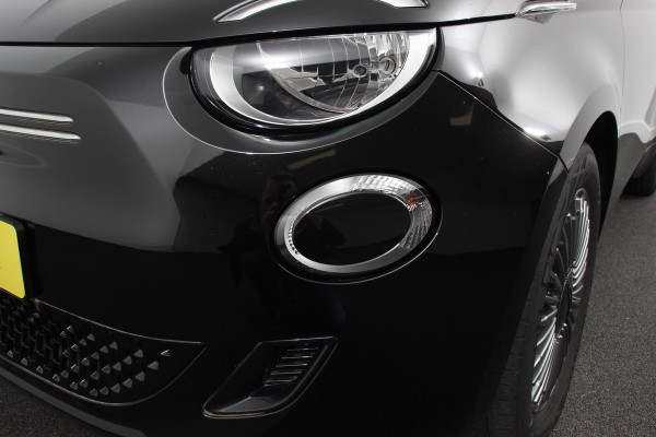 Fiat 500E 42 kWh 118pk Icon Actieradius WLTP 329km Navigatie Apple Carplay/Android Auto Cruise Control Comfort-pakket Climate Control