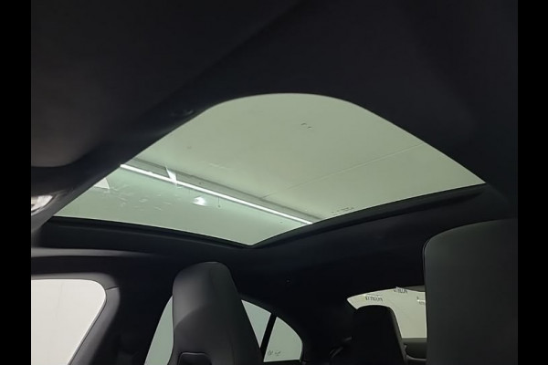 Mercedes-Benz CLA-Klasse 250 e Star Edition AMG | Panoramadak | Stoelverwarming | Camera | Cruise Control | Keyless | Ambiance Verlichting | Navigatie | Grootlichtassistent | LED |