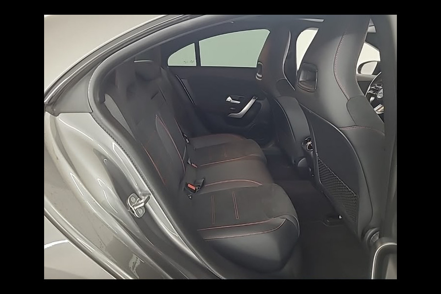 Mercedes-Benz CLA-Klasse 250 e Star Edition AMG | Panoramadak | Stoelverwarming | Camera | Cruise Control | Keyless | Ambiance Verlichting | Navigatie | Grootlichtassistent | LED |