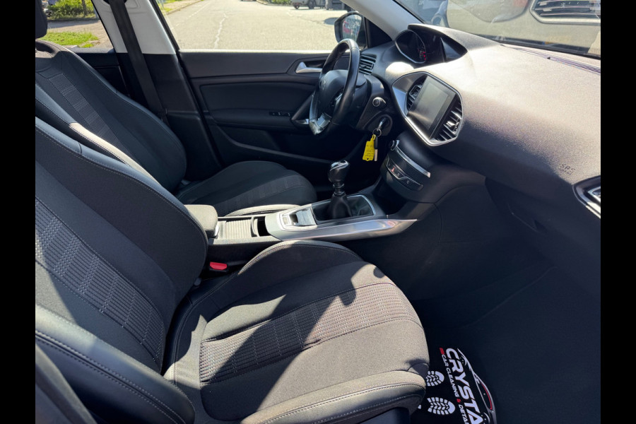 Peugeot 308 SW 1.2 PureTech Blue Lease Premium Panorama Trekhaak