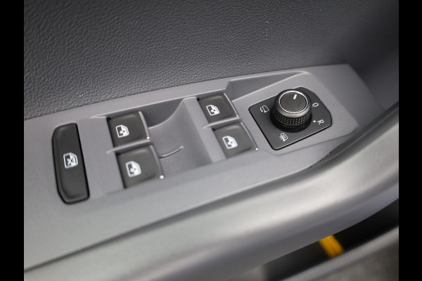 Volkswagen T-Cross 1.0 TSI Style Business R | Camera | Keyless | Trekhaak | Stoelverwarming | Apple / Android | Prijs Rijklaar!!