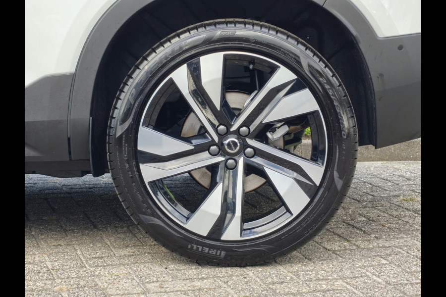 Volvo XC40 B4 211PK Plus Dark | BLIS | Trekhaak | 360 | H&K | Pano | Carplay | Elektr. Stoelen | ACC | Stoel/Stuur verwarming |