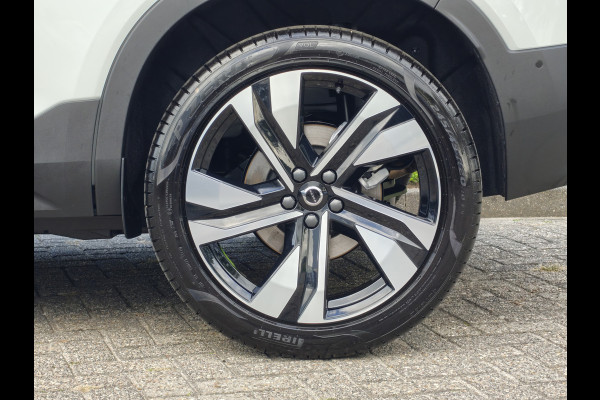 Volvo XC40 B4 211PK Plus Dark | BLIS | Trekhaak | 360 | H&K | Pano | Carplay | Elektr. Stoelen | ACC | Stoel/Stuur verwarming |