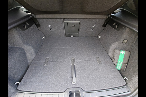 Volvo XC40 B4 211PK Plus Dark | BLIS | Trekhaak | 360 | H&K | Pano | Carplay | Elektr. Stoelen | ACC | Stoel/Stuur verwarming |