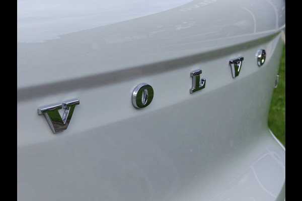 Volvo XC40 B4 211PK Plus Dark | BLIS | Trekhaak | 360 | H&K | Pano | Carplay | Elektr. Stoelen | ACC | Stoel/Stuur verwarming |