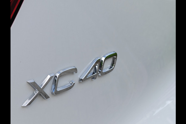 Volvo XC40 B4 211PK Plus Dark | BLIS | Trekhaak | 360 | H&K | Pano | Carplay | Elektr. Stoelen | ACC | Stoel/Stuur verwarming |
