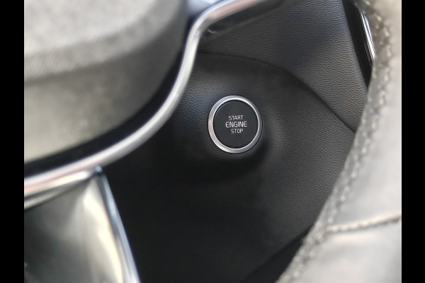 Volvo XC40 B4 211PK Plus Dark | BLIS | Trekhaak | 360 | H&K | Pano | Carplay | Elektr. Stoelen | ACC | Stoel/Stuur verwarming |