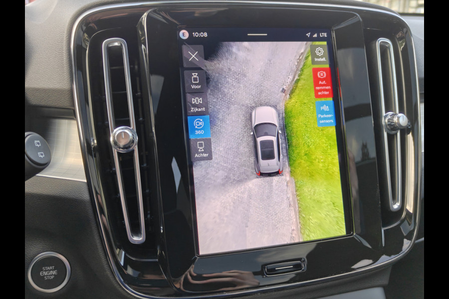 Volvo XC40 B4 211PK Plus Dark | BLIS | Trekhaak | 360 | H&K | Pano | Carplay | Elektr. Stoelen | ACC | Stoel/Stuur verwarming |