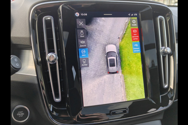 Volvo XC40 B4 211PK Plus Dark | BLIS | Trekhaak | 360 | H&K | Pano | Carplay | Elektr. Stoelen | ACC | Stoel/Stuur verwarming |