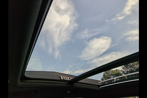 Volvo XC40 B4 211PK Plus Dark | BLIS | Trekhaak | 360 | H&K | Pano | Carplay | Elektr. Stoelen | ACC | Stoel/Stuur verwarming |
