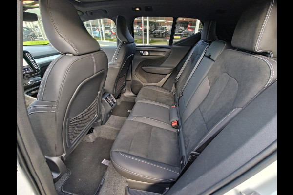 Volvo XC40 B4 211PK Plus Dark | BLIS | Trekhaak | 360 | H&K | Pano | Carplay | Elektr. Stoelen | ACC | Stoel/Stuur verwarming |