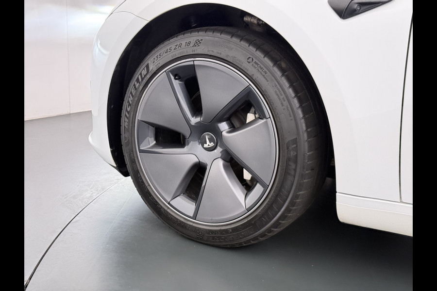 Tesla Model 3 RWD Plus LFP Trekhaak Warmtepomp Pano-Dak Navi Camera's Leder Memory Stuur+Stoelverwarming SOH 91% Traffic-Aware Cruise Control AMD Ryzen™ Elek.Achterklep Led 1.000KG Trekgewicht Origineel Nederlandse Auto