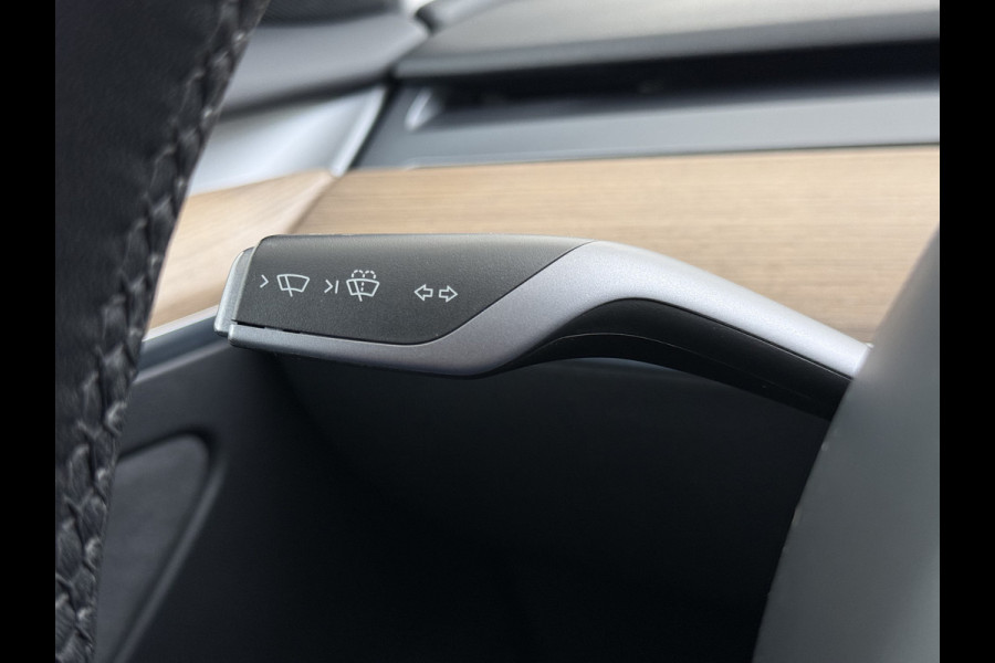 Tesla Model 3 RWD Plus LFP Trekhaak Warmtepomp Pano-Dak Navi Camera's Leder Memory Stuur+Stoelverwarming SOH 91% Traffic-Aware Cruise Control AMD Ryzen™ Elek.Achterklep Led 1.000KG Trekgewicht Origineel Nederlandse Auto