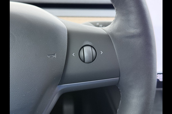 Tesla Model 3 RWD Plus LFP Trekhaak Warmtepomp Pano-Dak Navi Camera's Leder Memory Stuur+Stoelverwarming SOH 91% Traffic-Aware Cruise Control AMD Ryzen™ Elek.Achterklep Led 1.000KG Trekgewicht Origineel Nederlandse Auto