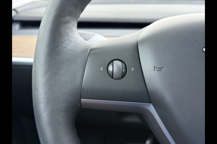 Tesla Model 3 RWD Plus LFP Trekhaak Warmtepomp Pano-Dak Navi Camera's Leder Memory Stuur+Stoelverwarming SOH 91% Traffic-Aware Cruise Control AMD Ryzen™ Elek.Achterklep Led 1.000KG Trekgewicht Origineel Nederlandse Auto