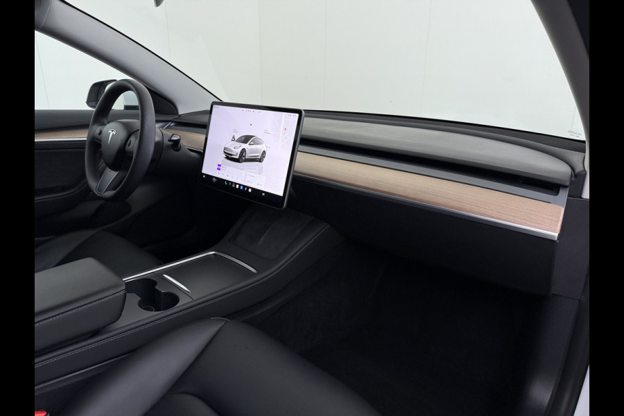 Tesla Model 3 RWD Plus LFP Trekhaak Warmtepomp Pano-Dak Navi Camera's Leder Memory Stuur+Stoelverwarming SOH 91% Traffic-Aware Cruise Control AMD Ryzen™ Elek.Achterklep Led 1.000KG Trekgewicht Origineel Nederlandse Auto