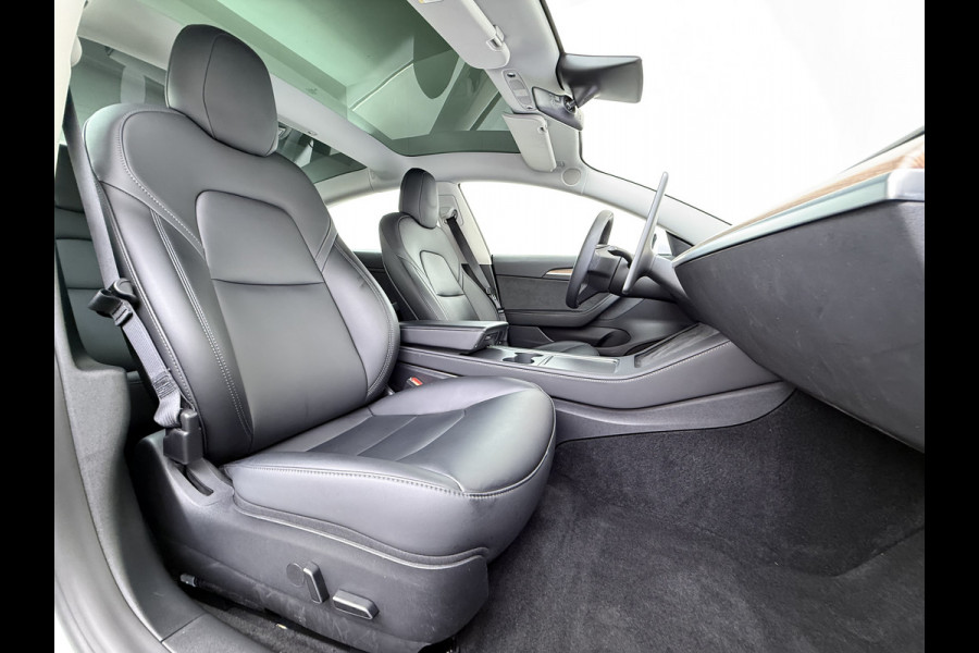 Tesla Model 3 RWD Plus LFP Trekhaak Warmtepomp Pano-Dak Navi Camera's Leder Memory Stuur+Stoelverwarming SOH 91% Traffic-Aware Cruise Control AMD Ryzen™ Elek.Achterklep Led 1.000KG Trekgewicht Origineel Nederlandse Auto
